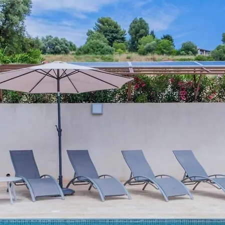 Villa Superbe Contemporaine: Piscine Et Vue